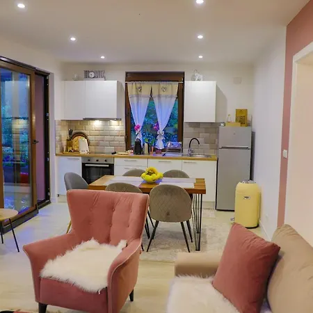 Edy Apartment *