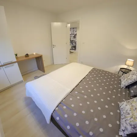 Edy Apartment *